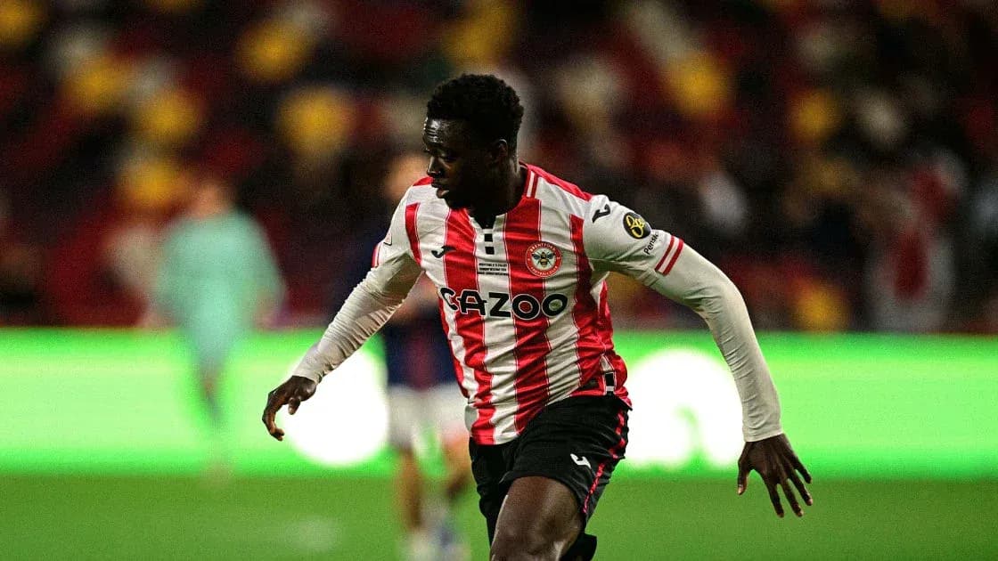 Jugador de Brentford corriendo durante un partido