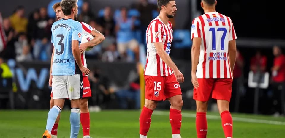 Jugadores de Atlético Madrid y Celta de Vigo en el partido