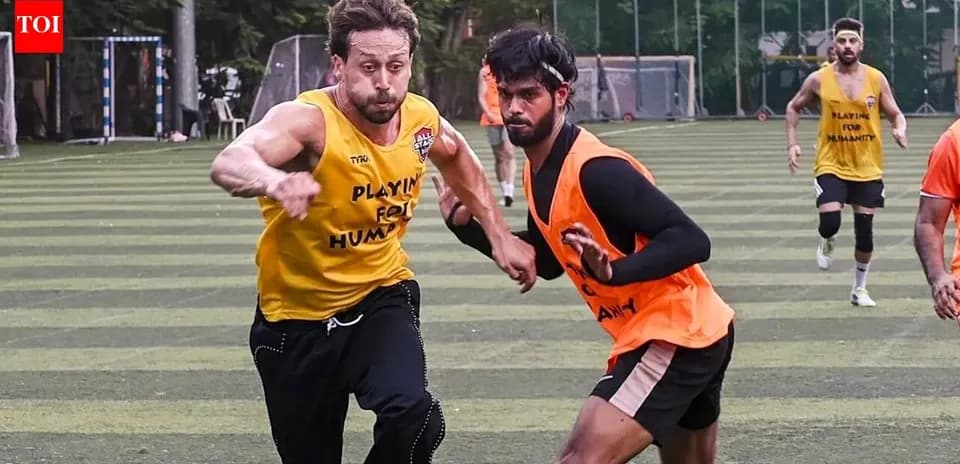 Jugadores corriendo durante sesión de entrenamiento en campo