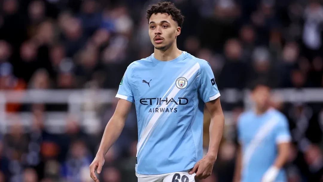 Jugador de Manchester City en el campo durante el partido