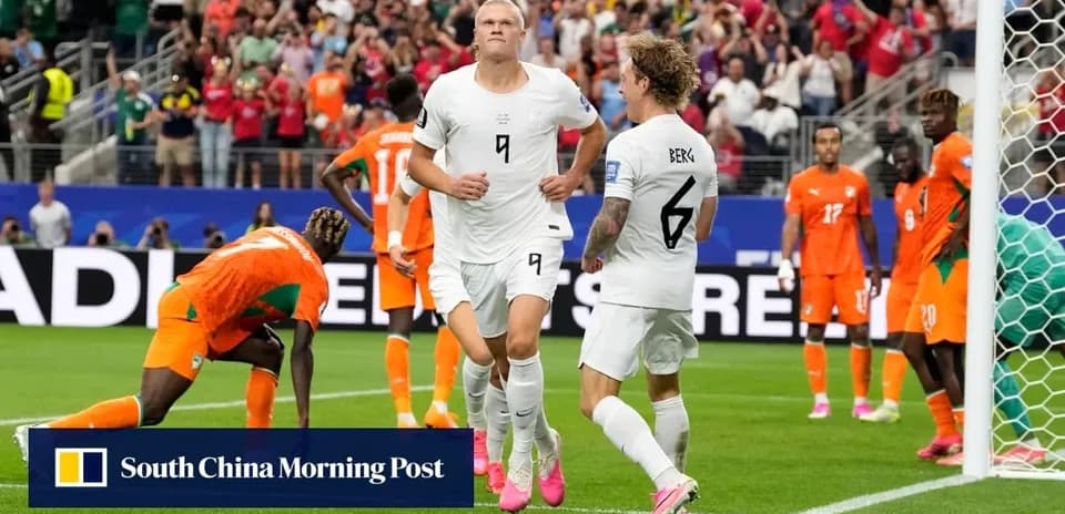 Jugadores de Noruega celebrando un gol en el partido