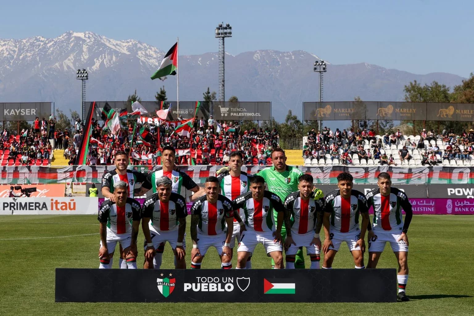 Equipo Palestino posando antes del partido
