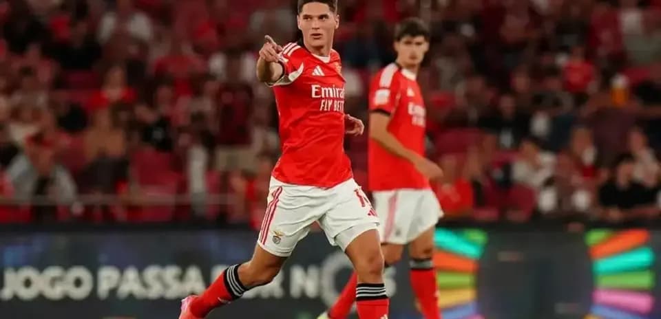 Jugador de Benfica celebrando en el estadio