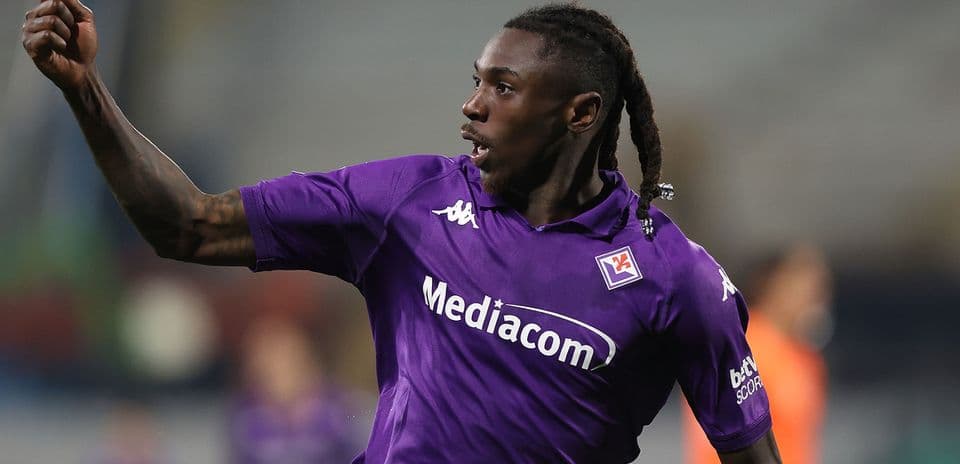 Jugador de Fiorentina celebra un gol