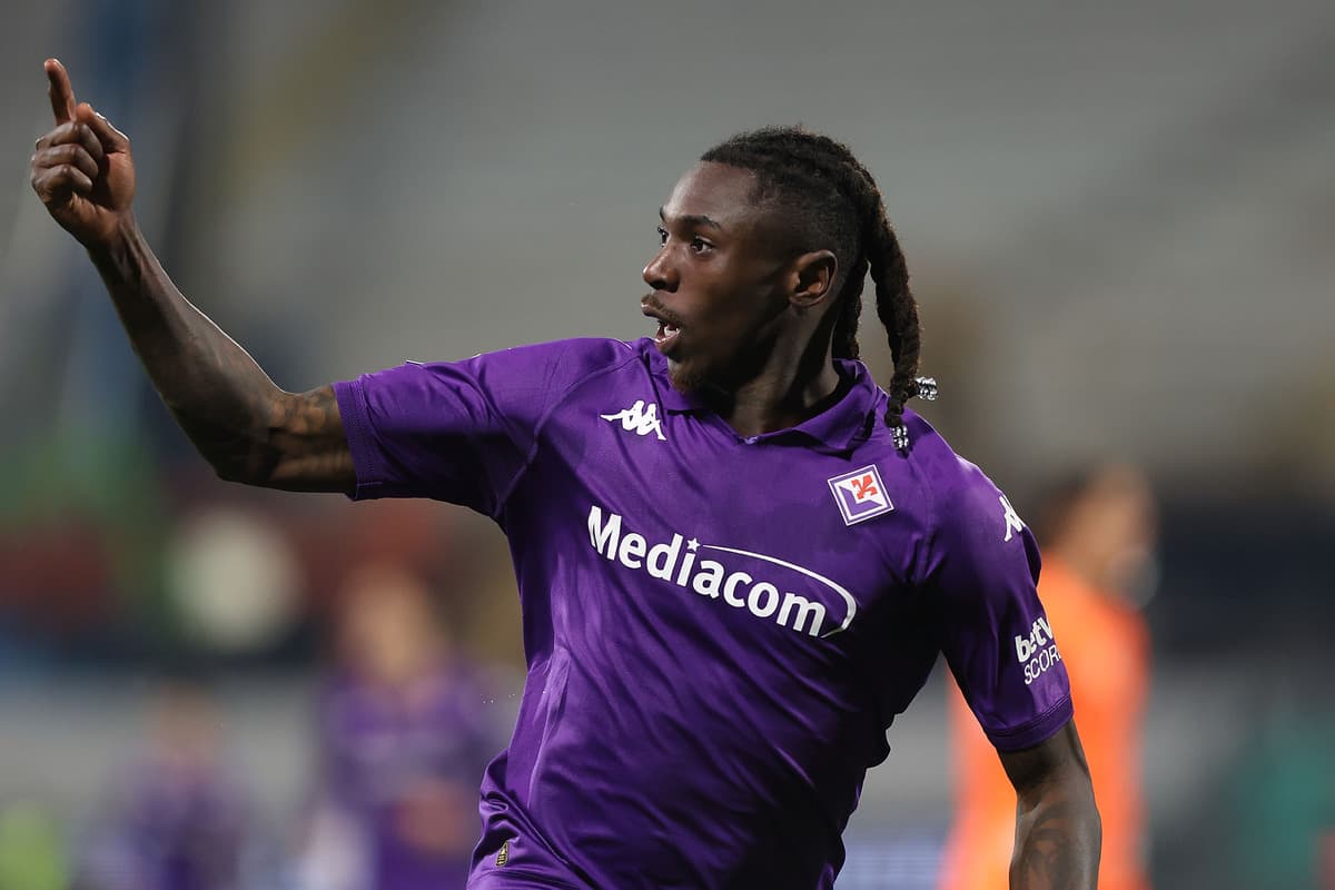 Jugador de Fiorentina celebra un gol
