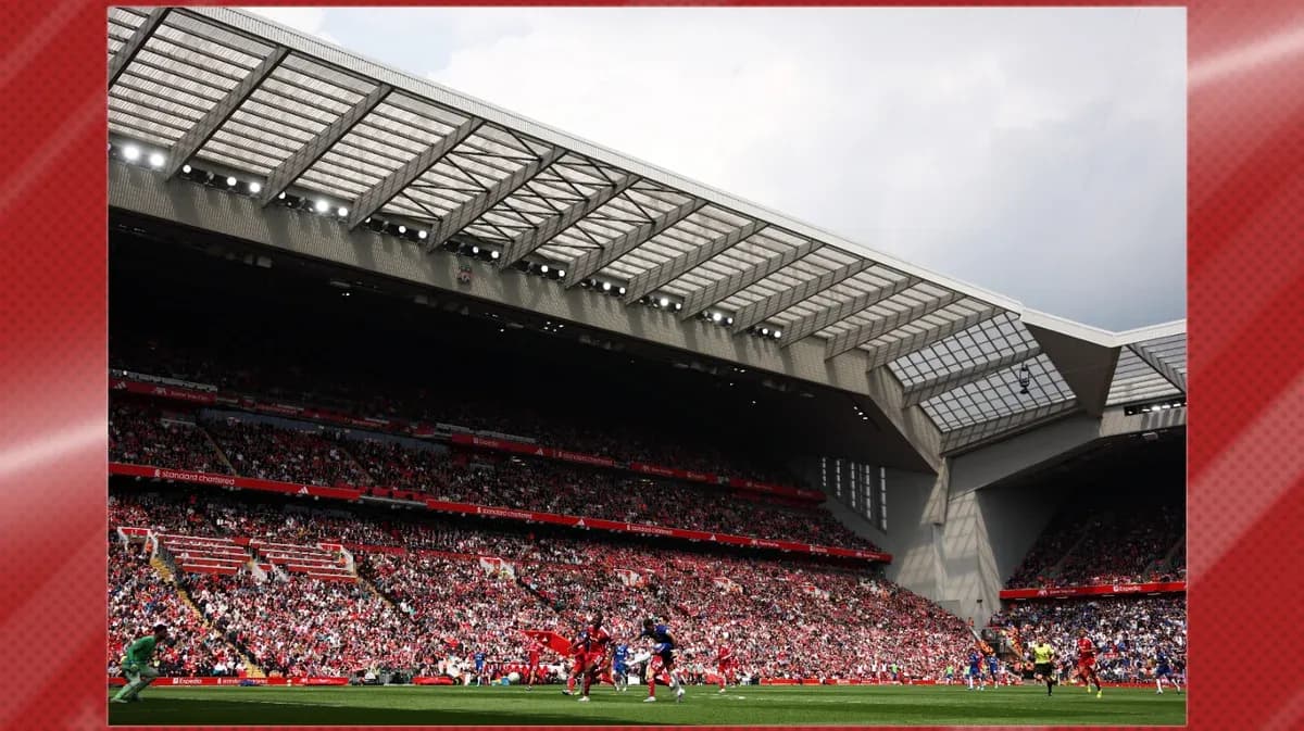 Vista del estadio Anfield lleno durante un partido