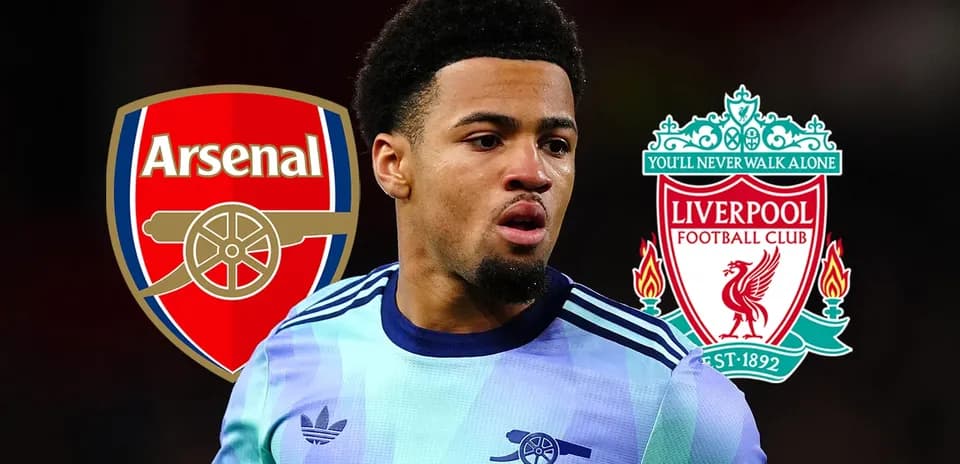 Jugador con logos de Arsenal y Liverpool de fondo