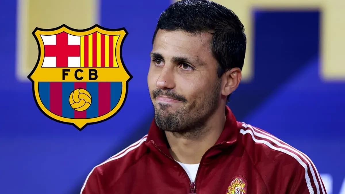 Jugador en conferencia con logo de FC Barcelona