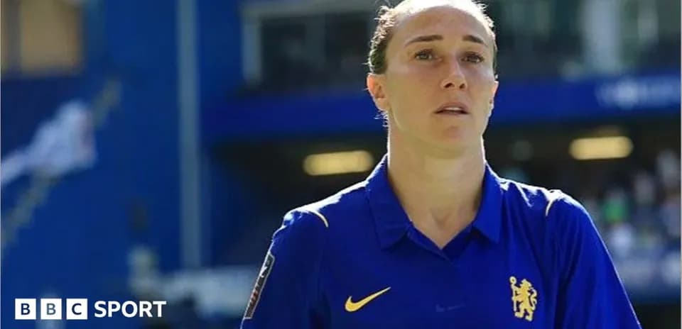 Jugadora de Chelsea en el campo antes del partido