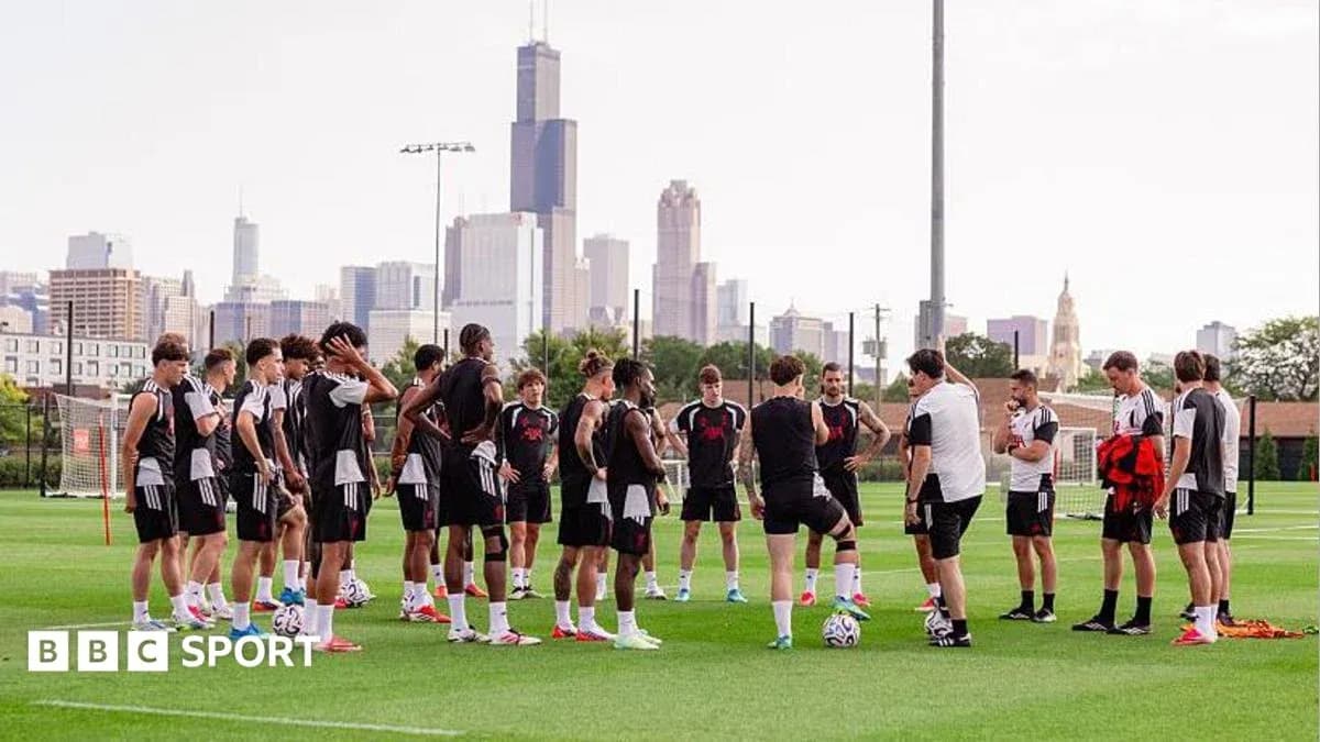 Equipo en sesión de entrenamiento en campo abierto