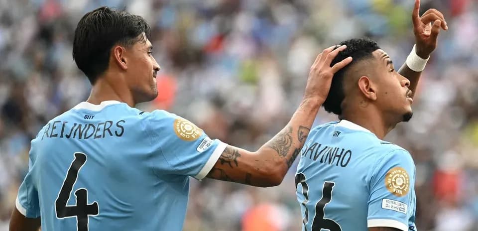 Jugadores de la selección celebrando un gol en el partido
