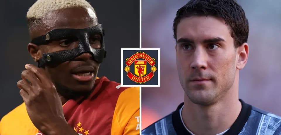 Jugadores de fútbol en acción con logotipo de Manchester United