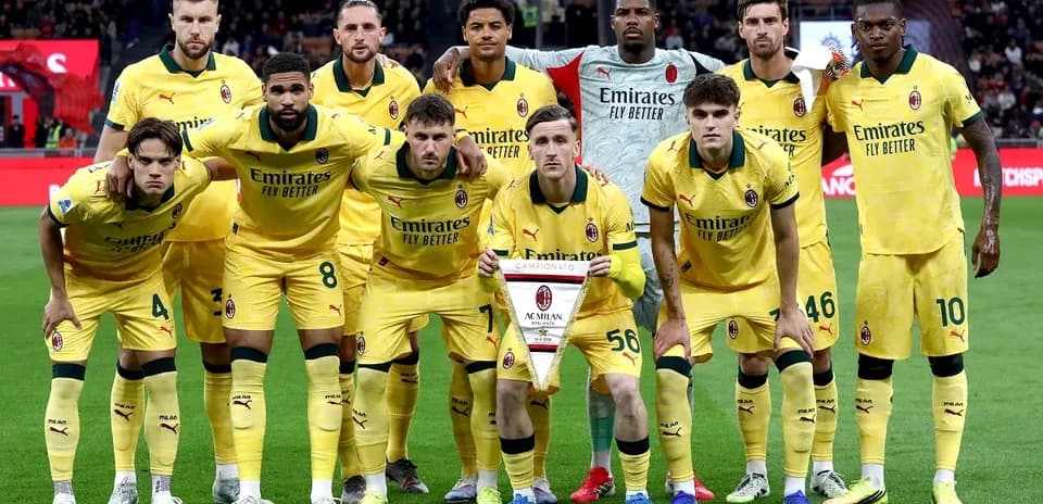 Jugadores de AC Milan en la alineación