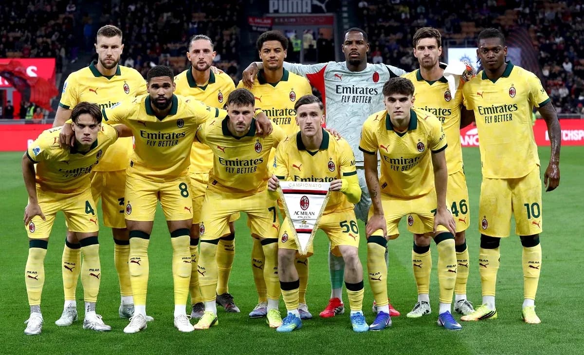Jugadores de AC Milan en la alineación