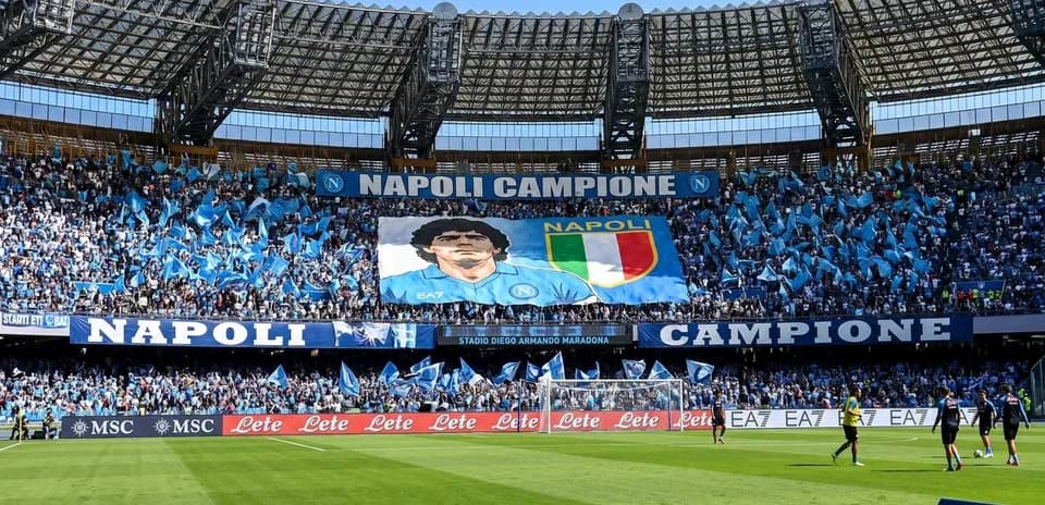 Aficionados de Napoli en el estadio