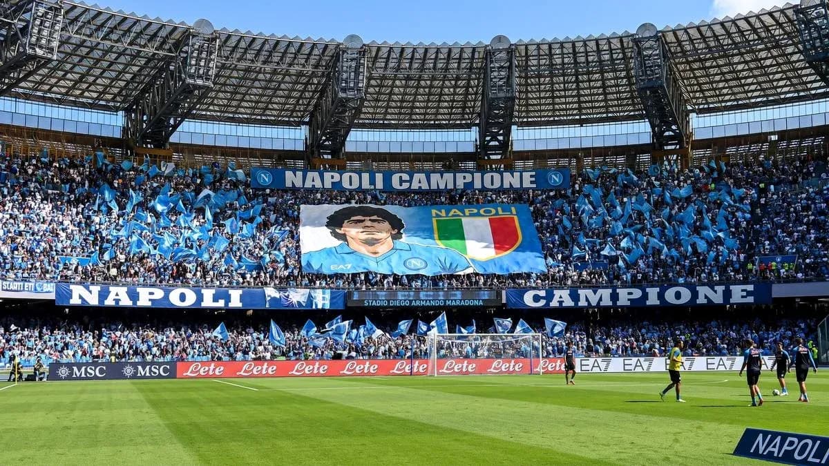 Aficionados de Napoli en el estadio