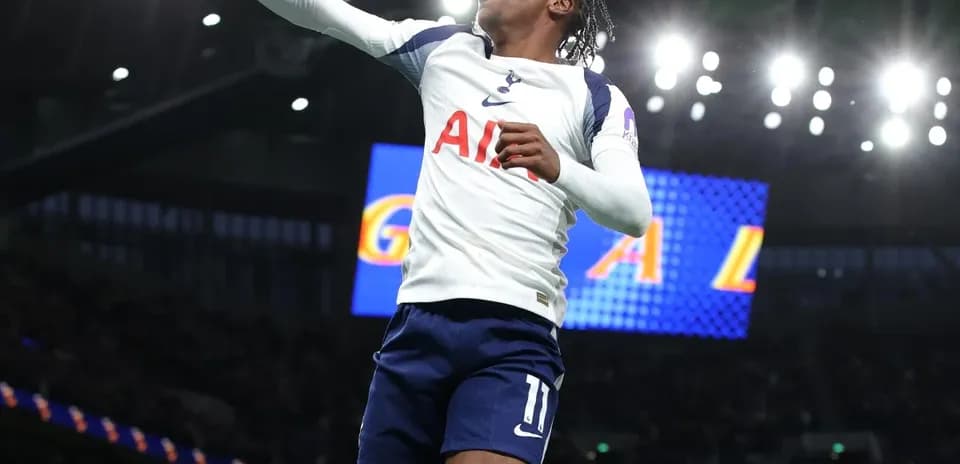 Jugador de Tottenham celebrando un gol en el partido