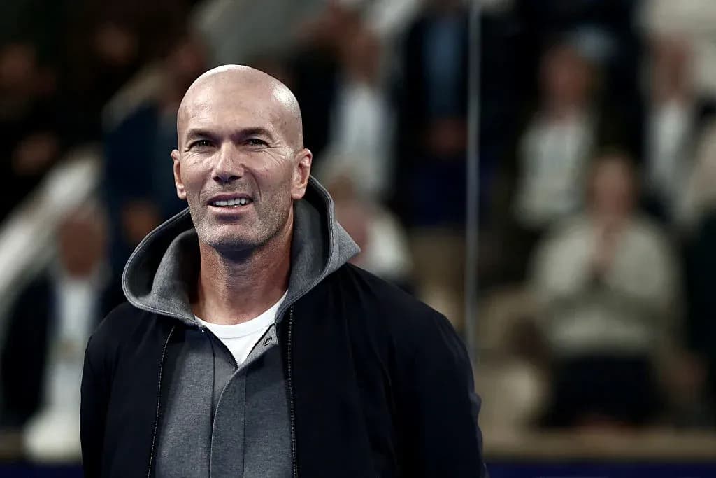 Zinedine Zidane sonriendo en un evento deportivo
