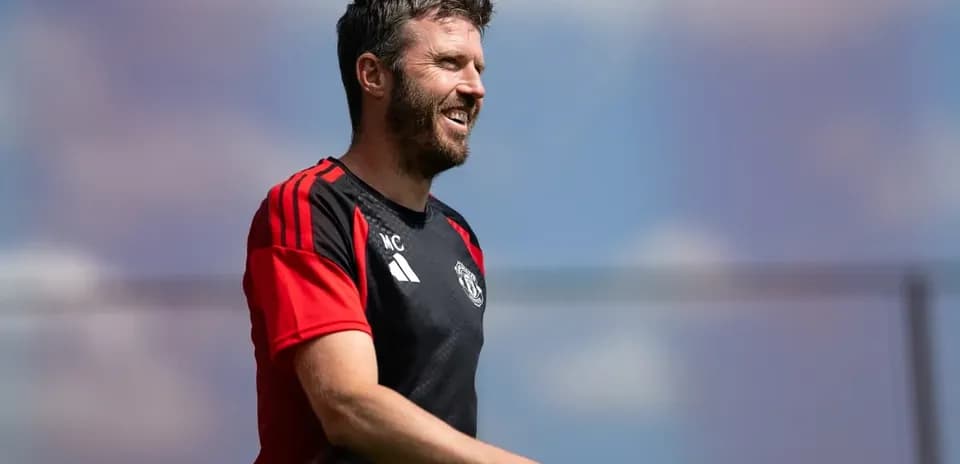 Entrenador de Manchester United en sesión de entrenamiento