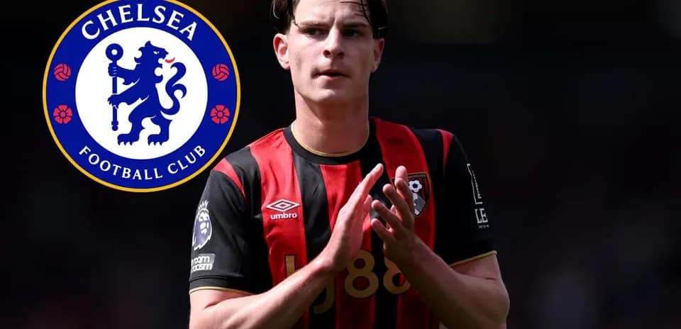 Jugador aplaudiendo con camiseta de Bournemouth