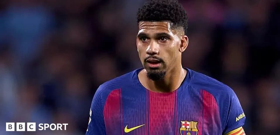 Jugador de Barcelona durante un partido en el campo