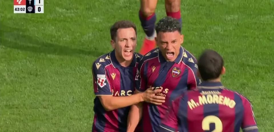 Jugadores de Levante celebrando un gol