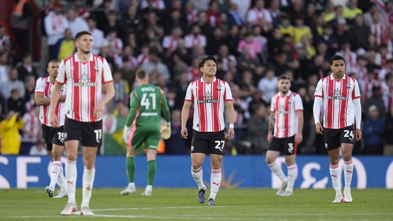 Jugadores de Southampton en el campo durante el partido