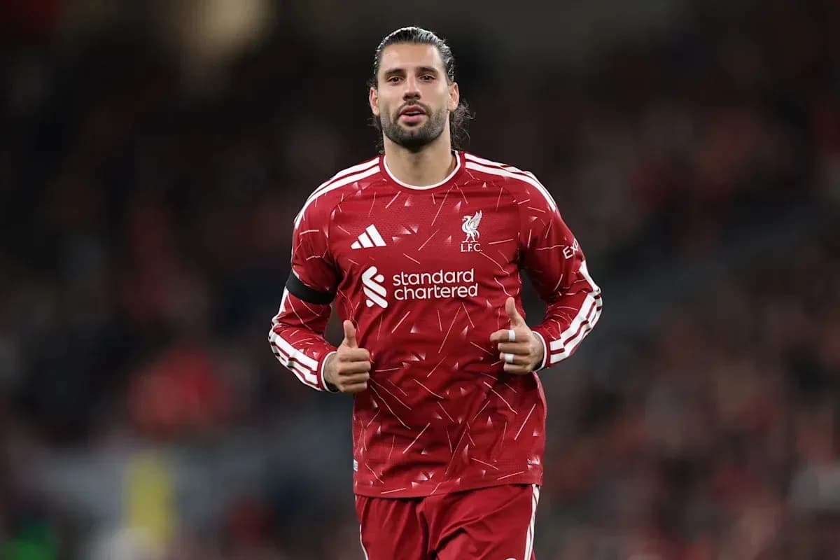 Jugador de Liverpool en calentamiento antes del partido