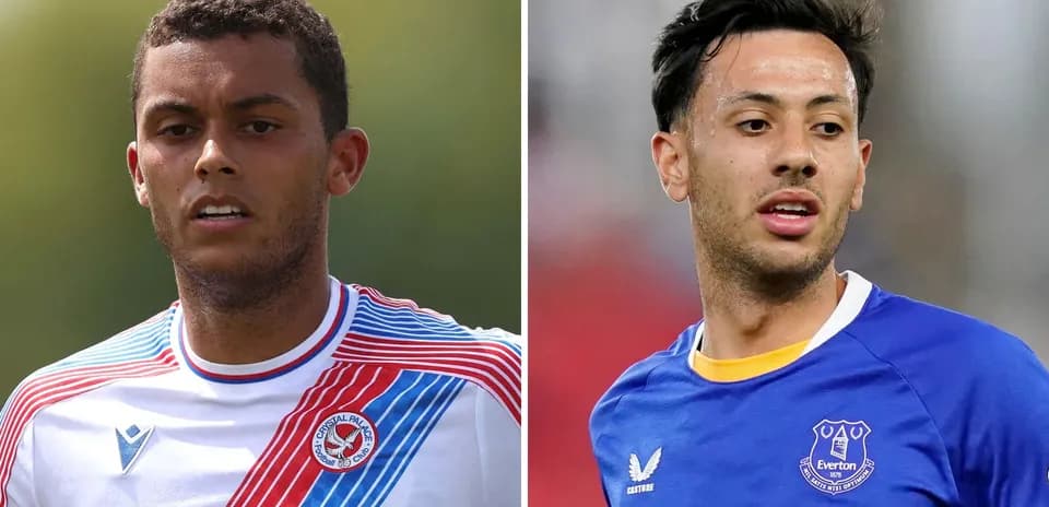 Dos jugadores en acción durante un partido de fútbol