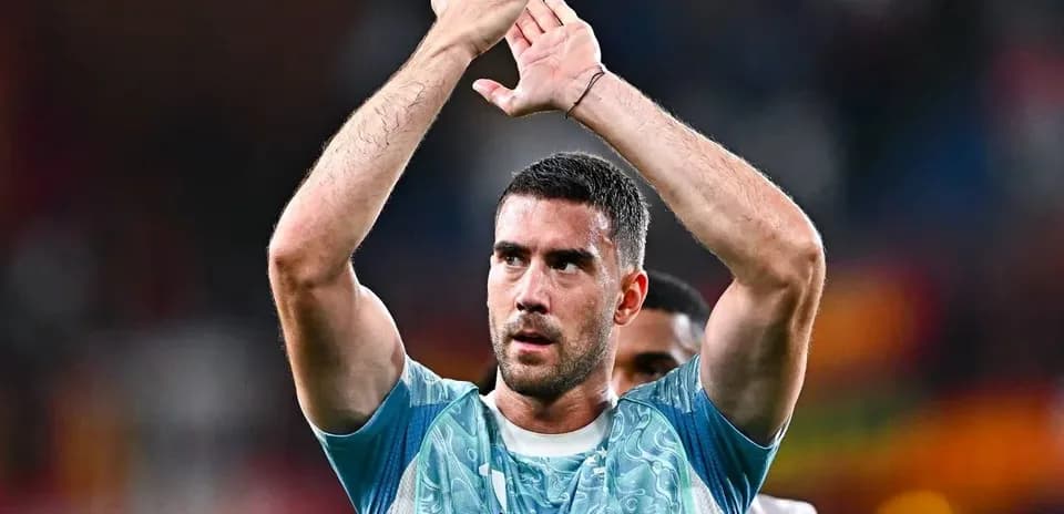 Jugador aplaudiendo al público en el estadio