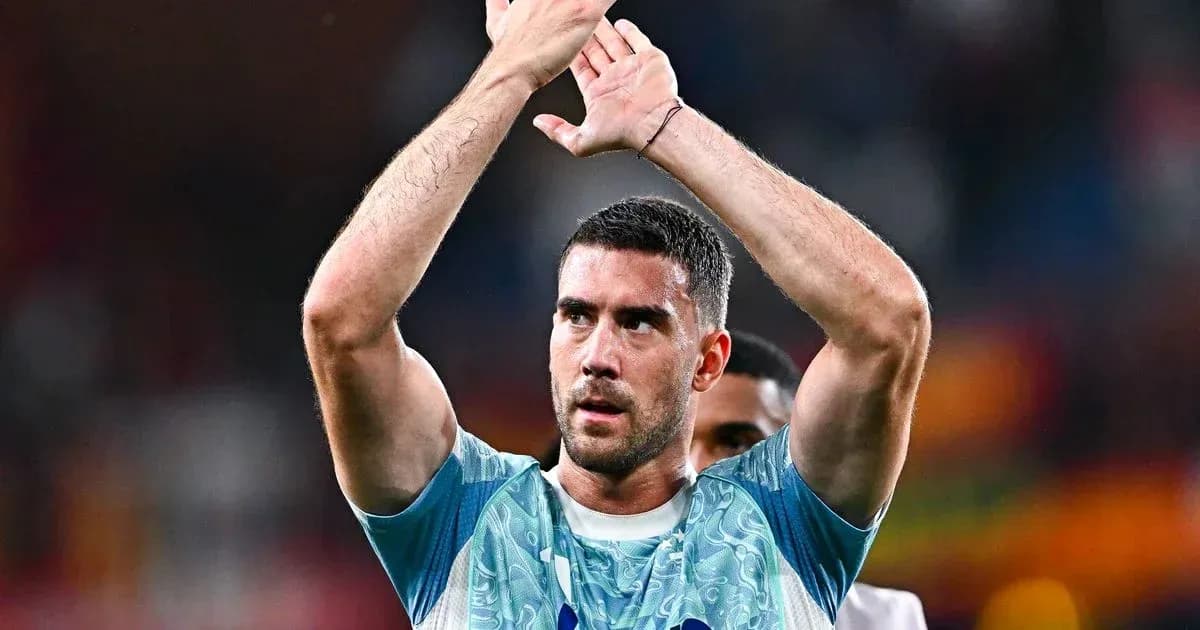 Jugador aplaudiendo al público en el estadio