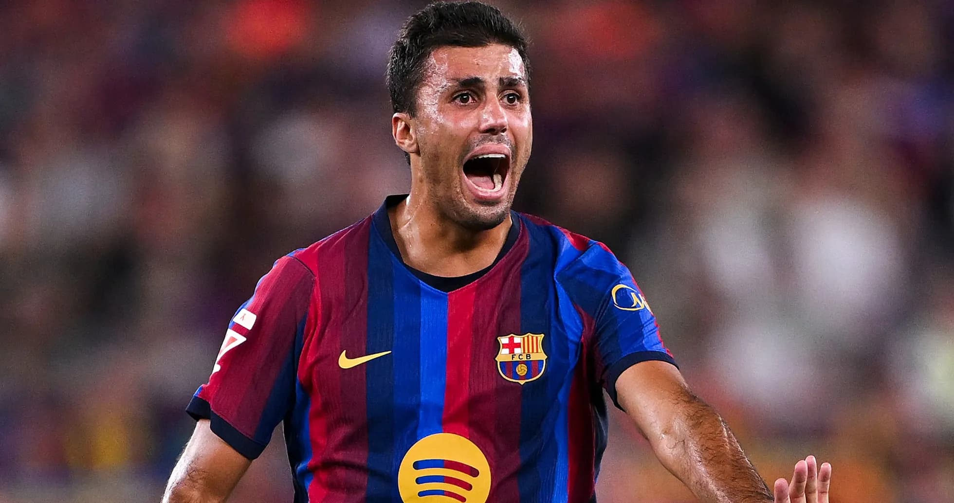 Jugador del FC Barcelona gesticulando en el campo