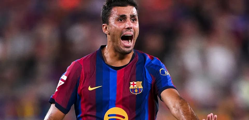 Jugador del FC Barcelona gesticulando en el campo