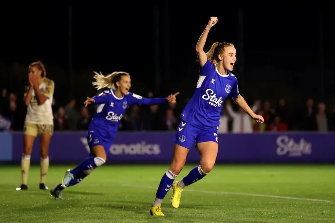 Jugadora de Everton celebrando un gol