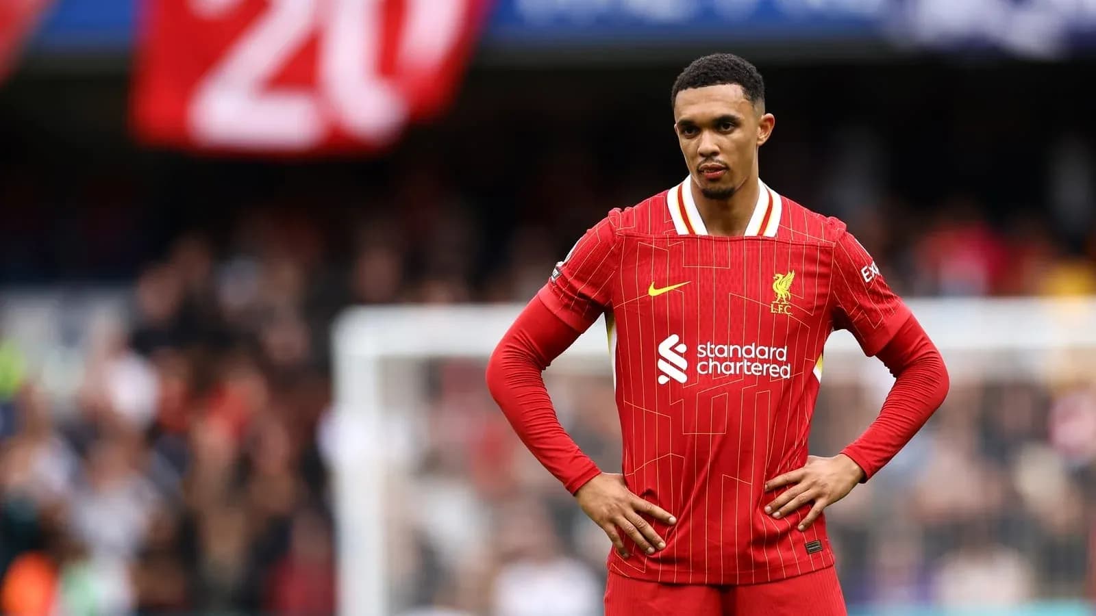Jugador de Liverpool en el campo durante el partido