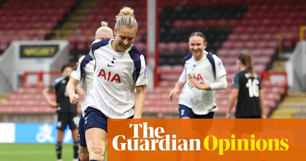 Jugadoras de Tottenham celebrando en el campo de juego