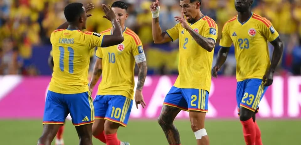 Jugadores de Colombia celebrando un gol en partido