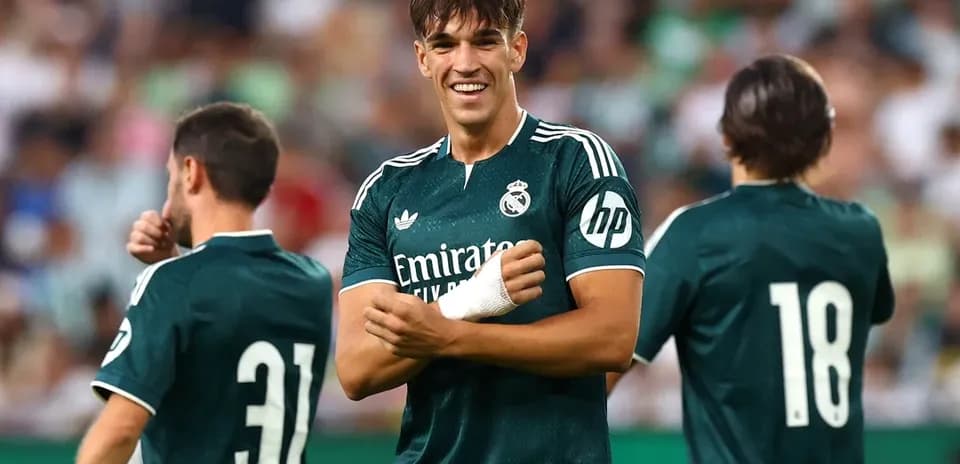 Jugadores del Real Madrid en el campo durante partido