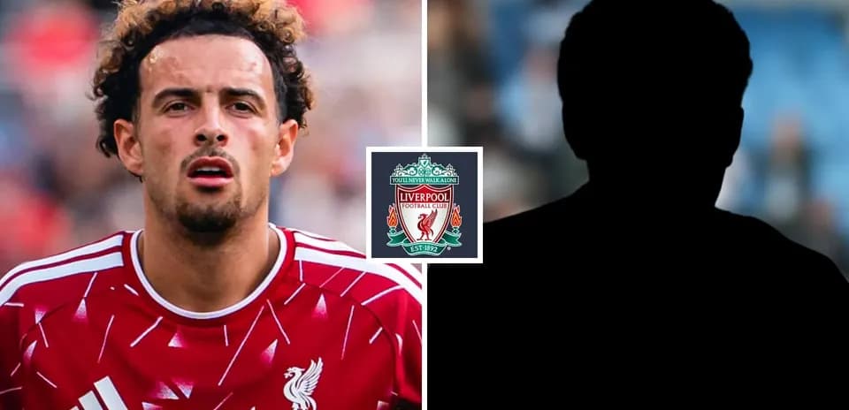 Jugador de Liverpool en uniforme rojo durante el partido