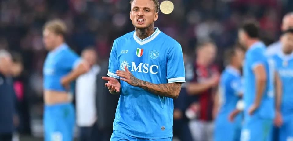 Jugador de Napoli en el campo tras el partido
