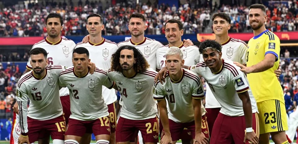 Selección española posando antes del partido