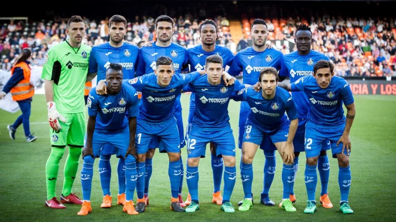 Jugadores de Getafe en formación para el partido