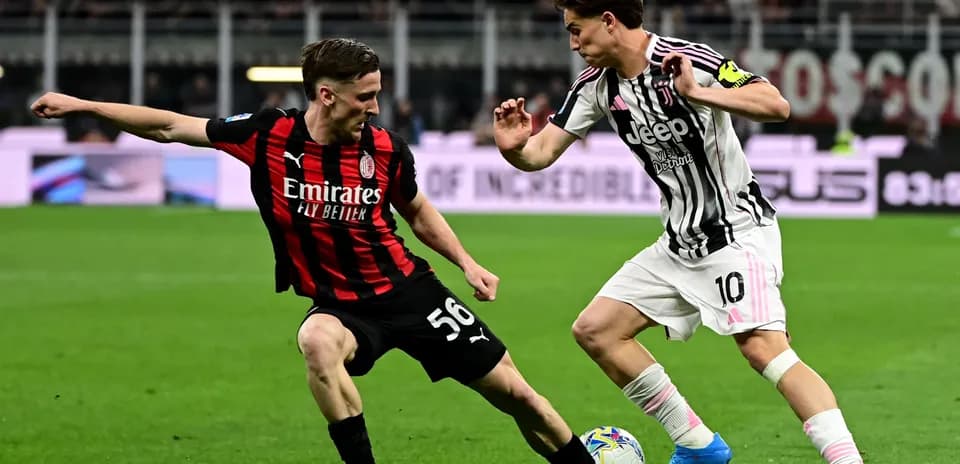 Jugador de AC Milan y Juventus en acción