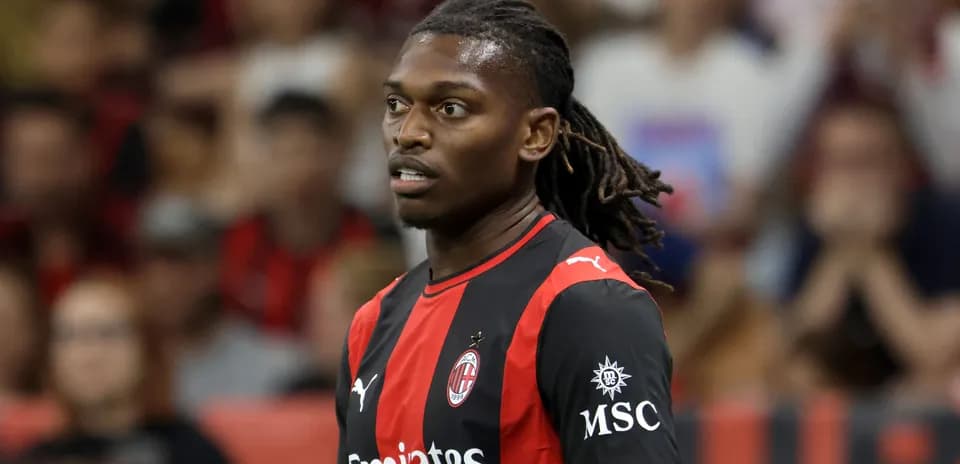 Jugador de AC Milan en el campo durante partido