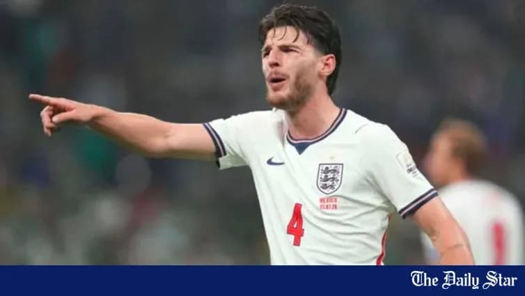 Jugador de Inglaterra señalando durante un partido