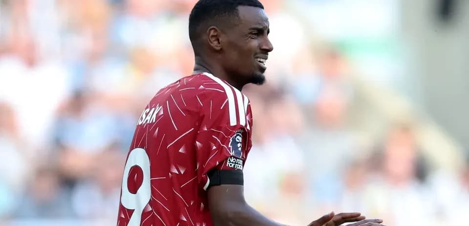 Jugador de fútbol en acción durante un partido