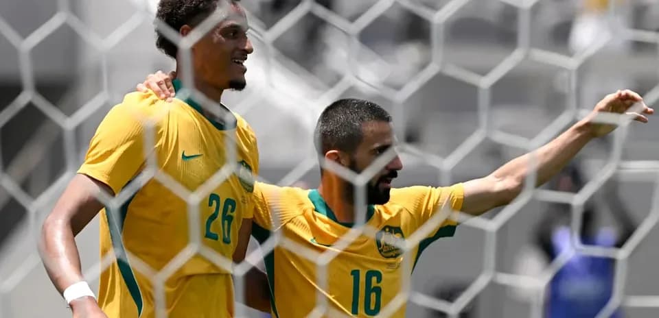 Jugadores australianos celebrando en la portería