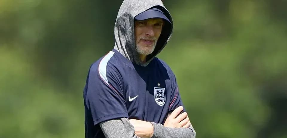 Entrenador de Inglaterra en sesión de entrenamiento