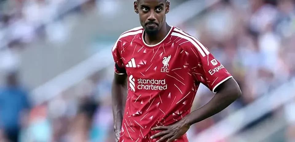 Jugador de Liverpool en el campo durante un partido