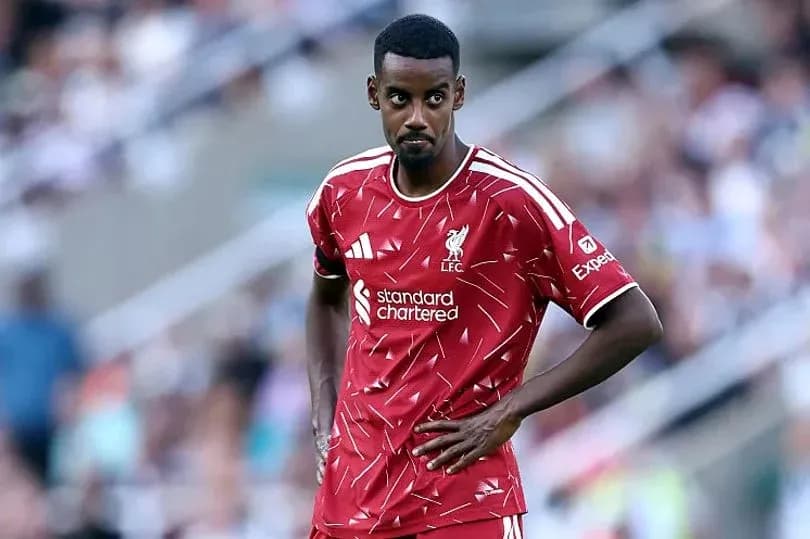 Jugador de Liverpool en el campo durante un partido